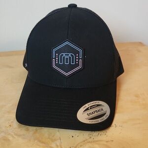 NWT Travis Mathew Black Mesh Snap Back Hat